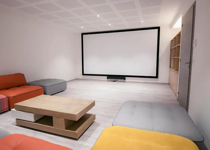 Villa 18 *
