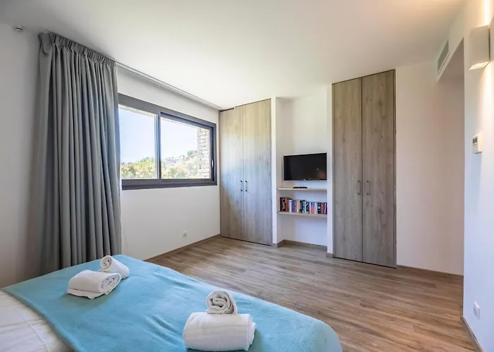 18 * Porto-Vecchio (Corsica)